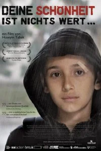 Постер к Твоя красота ничего не стоит (2012)